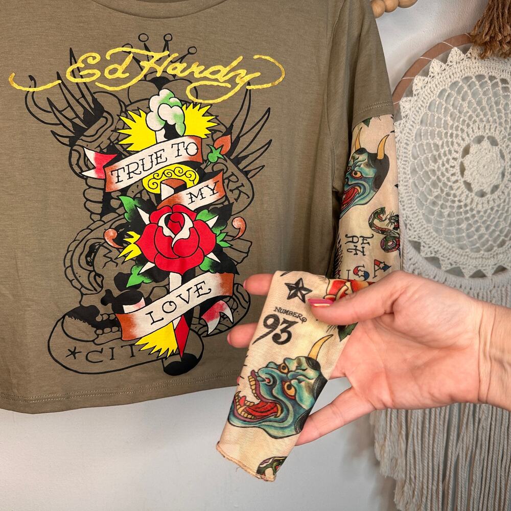 Ed Hardy Dagger Rose Crop Tattoo Sleeve T - Picture 3 of 5